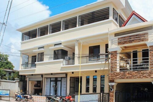 RedDoorz @ LS Suites Poblacion Culasi Antique
