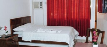 RedDoorz @ LS Suites Poblacion Culasi Antique