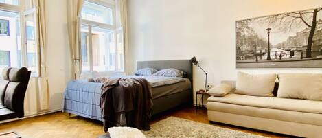 1 室のベッドルーム、WiFi、ベッドシーツ