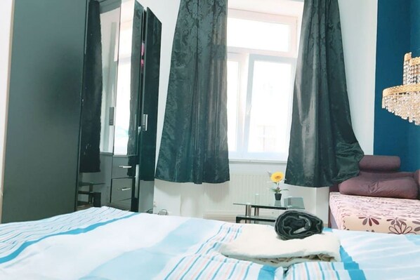 1 室のベッドルーム、WiFi、ベッドシーツ