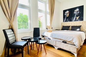 2 makuuhuonetta, Wi-Fi, vuodevaatteet