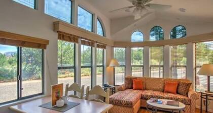 Cozy hotel suite with full kitchen, living room and sofa WiFi in charming Sedona