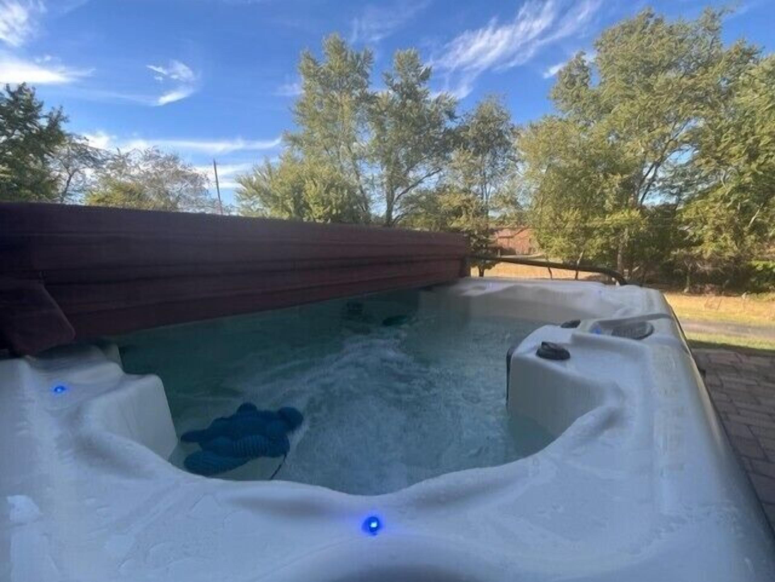 Bañera de hidromasaje al aire libre