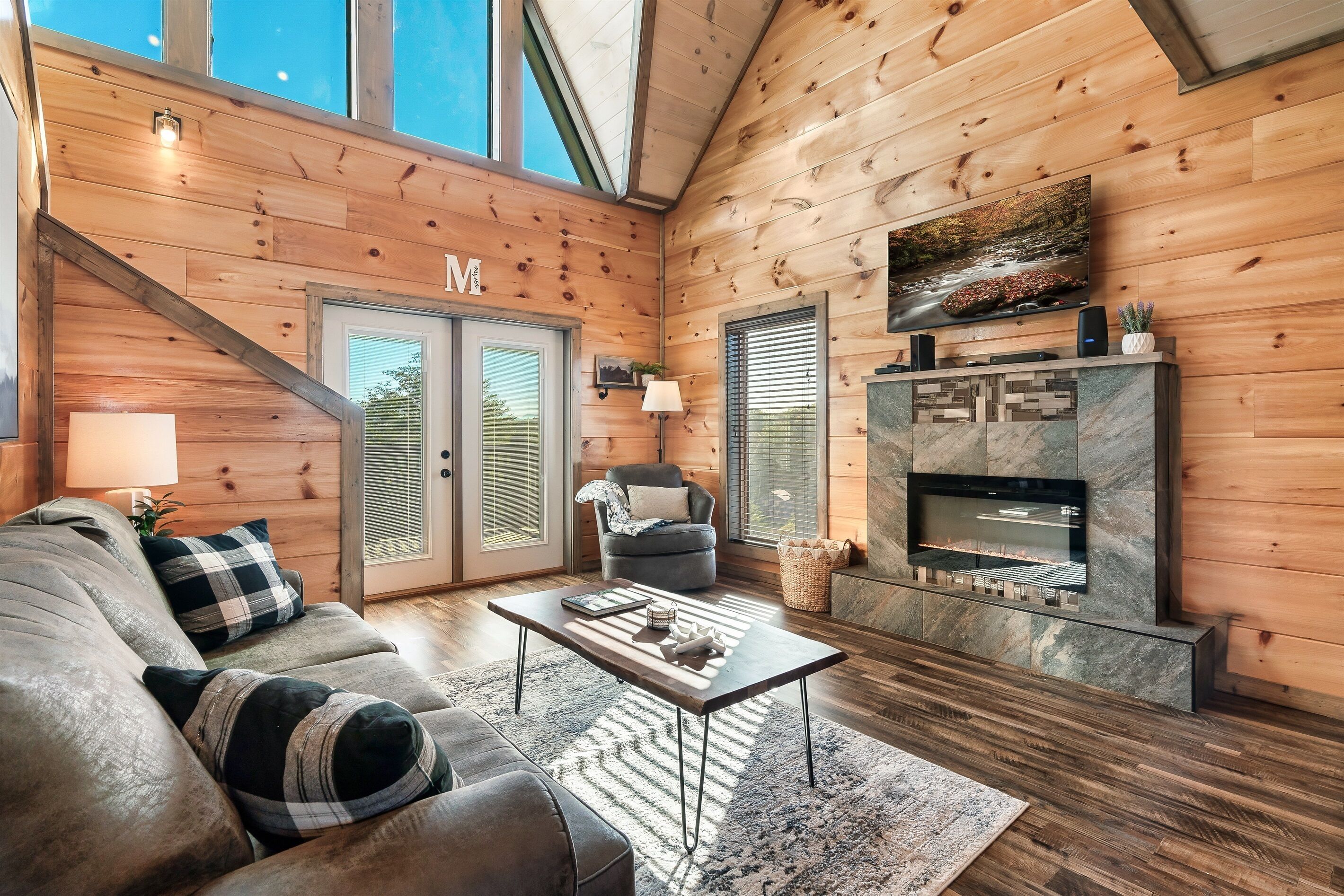 Smart-TV, peis, videospill og bordtennis