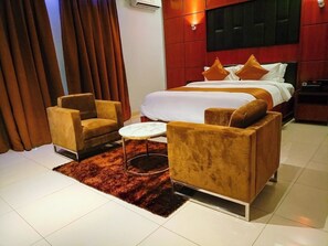 Laptop workspace, iron/ironing board, free WiFi - WEST-SWISS HOTEL (Aba)