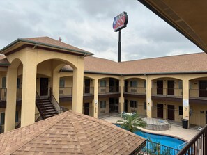 Exterior - Spacious hotel suites with one king bedroom and one drawing room with Wi-Fi, AC. (Edinburg)