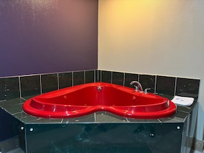 Hair dryer, towels, soap, shampoo - Spacious hotel suites with one king bedroom and one drawing room with Wi-Fi, AC. (Edinburg)