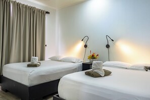 Nhà gỗ dành cho gia đình, quang cảnh vườn | Két bảo mật tại phòng, bàn ủi/dụng cụ ủi quần áo 