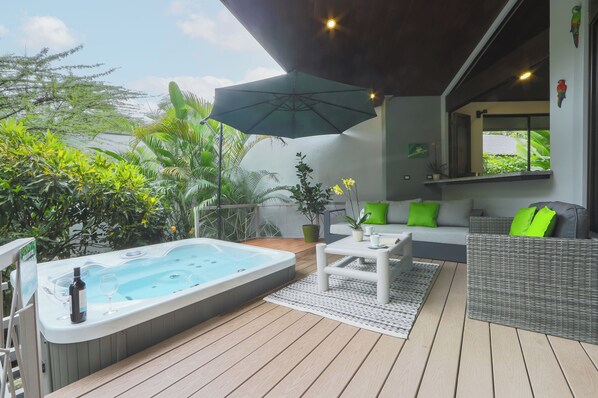 Family Chalet, Garden View | Terrace/patio