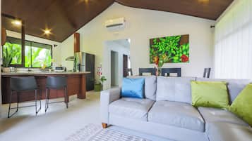 Chalet Keluarga, dapur, pemandangan kebun | Area keluarga | TV layar datar