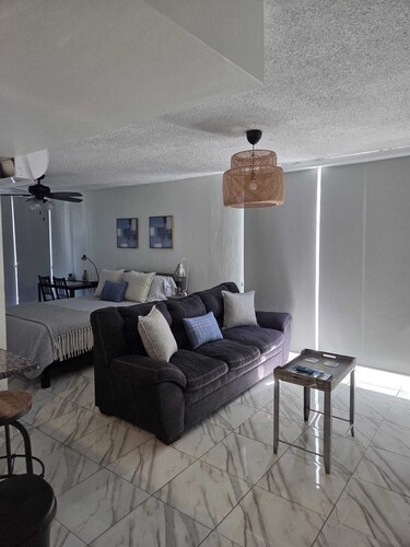 Condado Beach Condo - Fast Wi-Fi, AC, Pool & Security 24/7