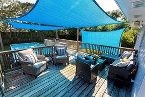 Terrace/patio - Luxurious & Comfy Haven: Prime Location ~ Pool ~ Hot Tub ~ Fire Pit ~ Gym ~ Pkg! (Wilmington)