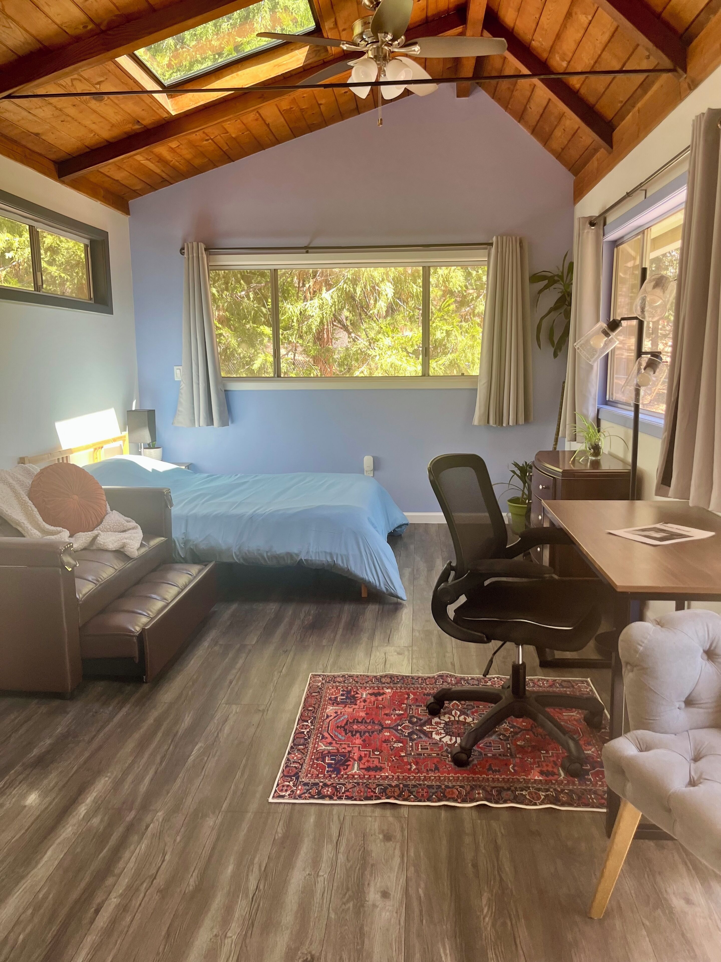 Escrivaninha, Wi-Fi de cortesia, roupa de cama