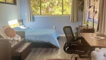 Escrivaninha, Wi-Fi de cortesia, roupa de cama