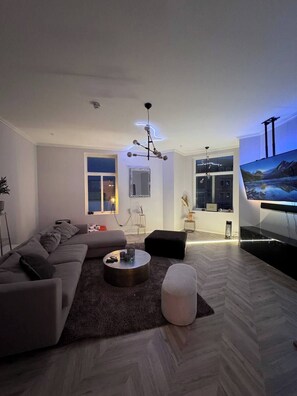 TV connectée, jeux vidéo, livres, médiathèque