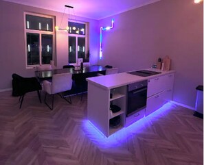 Réfrigérateur, micro-ondes, four, lave-vaisselle