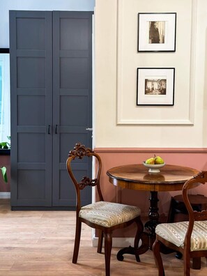 Dining - TurnKey | Antonin Dvorak Studio IX (Praha 2)