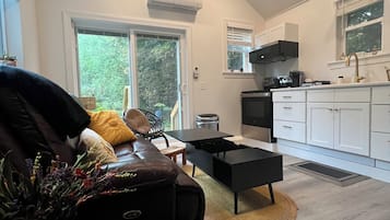 Smart TV, books, stereo