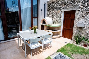 Outdoor dining - Spectacular newly remodelled Colonial House with plunge pool (Merida)