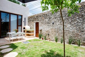 Outdoor dining - Spectacular newly remodelled Colonial House with plunge pool (Merida)