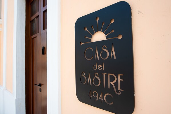 Exterior detail - Spectacular newly remodelled Colonial House with plunge pool (Merida)