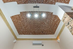 Interior - GuestHost - Genova Centro Belle Arti Elegant Flat x4 (16123)