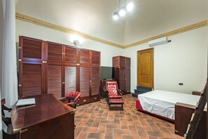 1 habitación, tabla de planchar con plancha, wifi y ropa de cama 