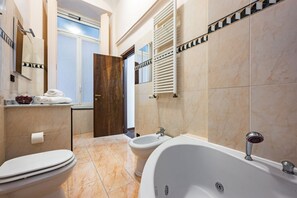 Een douche, een haardroger, een bidet