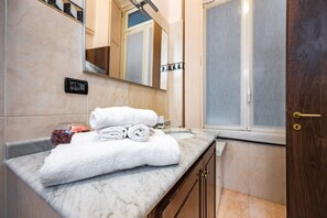 Een douche, een haardroger, een bidet