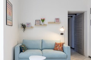 Living area - Modern Apt. close to the Sea with Patio! (Livorno)
