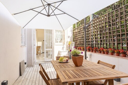 Modern Apt. close to the Sea with Patio!