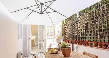 Modern Apt. close to the Sea with Patio!