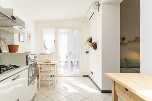 Fridge, oven, stovetop, toaster