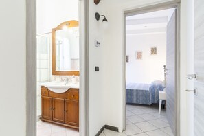 Een douche, een haardroger, een bidet