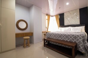 3 slaapkamers, een kluis op de kamer, een strijkplank/strijkijzer, wifi