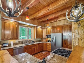 Fridge, microwave, oven, stovetop - Serene Log Cabin Retreat with Hot Tub & Fire Pit (McCall)