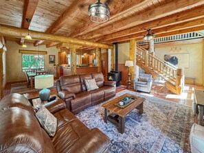 Smart TV, fireplace - Serene Log Cabin Retreat with Hot Tub & Fire Pit (McCall)