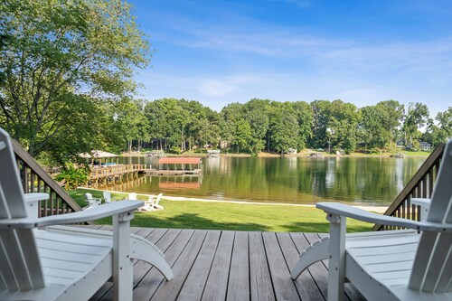 Welcome to Carolina Cove - New Pool/Spa, Firepit, Single Level home with amazing views!