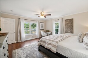 4 soverom, strykejern/-brett, reiseseng for barn og wi-fi (inkludert)