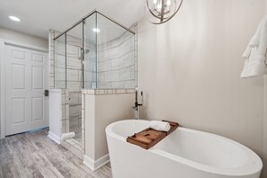 Douche, sĂšche-cheveux, serviettes fournies