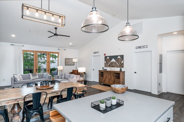 Interior - Mountain Condo in Downtown Blowing Rock (Blowing Rock)