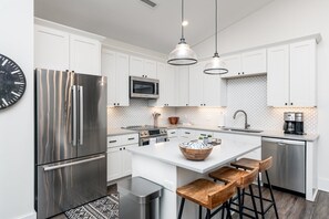 Fridge, microwave, oven, stovetop - Mountain Condo in Downtown Blowing Rock (Blowing Rock)