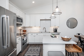 Refrigerador, microondas, horno, placa de cocina