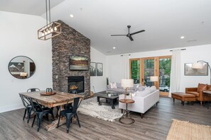 Smart TV, fireplace