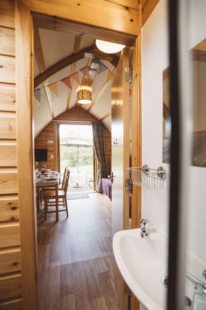 Ensuite Cabin with Stunning Brecon Beacons Views
