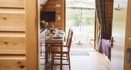 Ensuite Cabin with Stunning Brecon Beacons Views