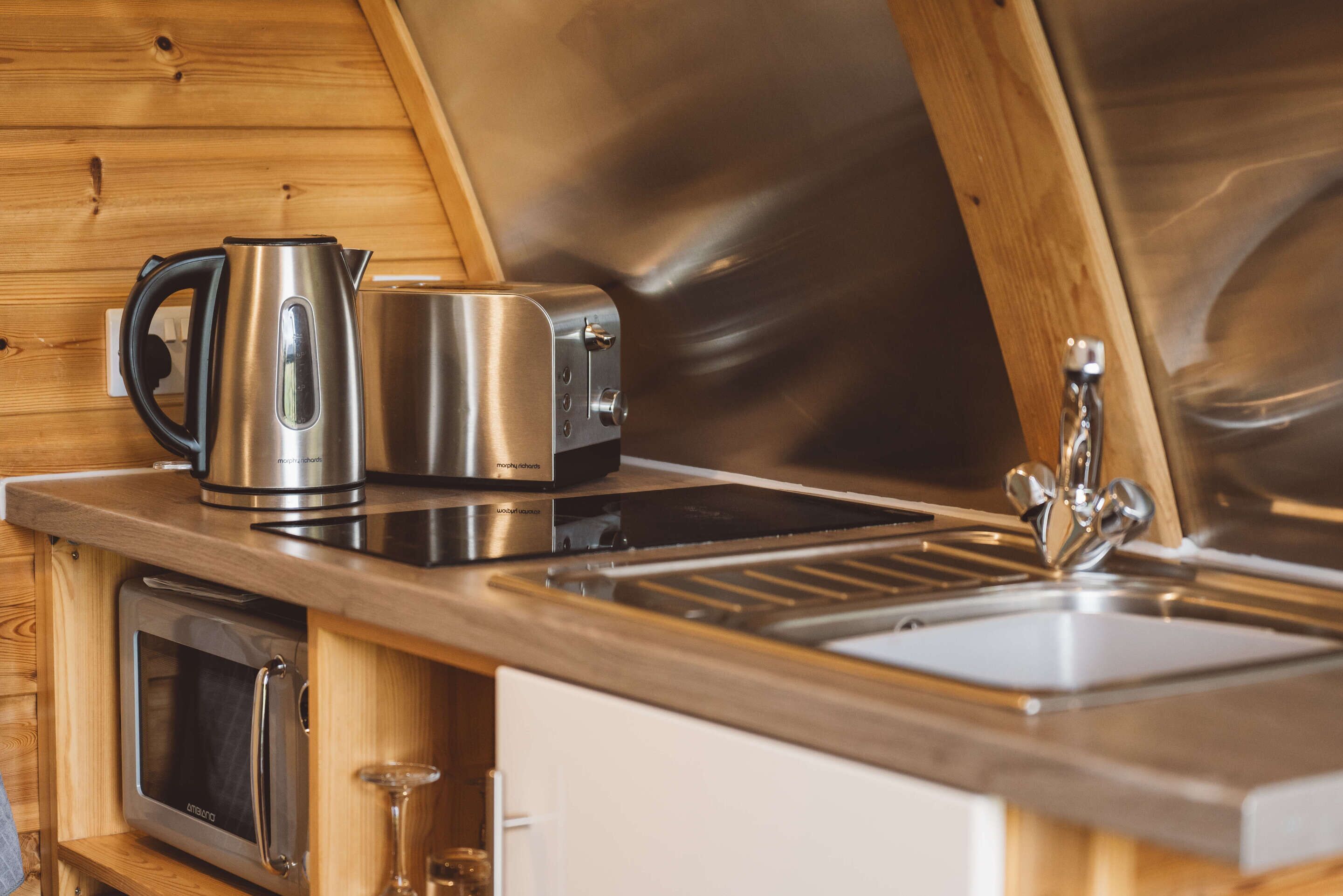 Coffee/tea maker, fridge, microwave, stovetop