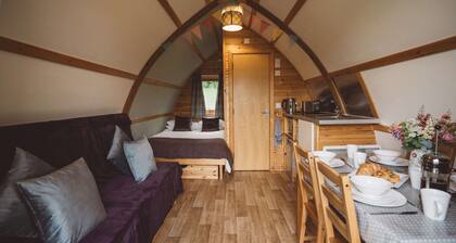 Hot Tub Cabin With Views Over The Brecon Beacons