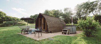 Hot Tub Cabin With Views Over The Brecon Beacons