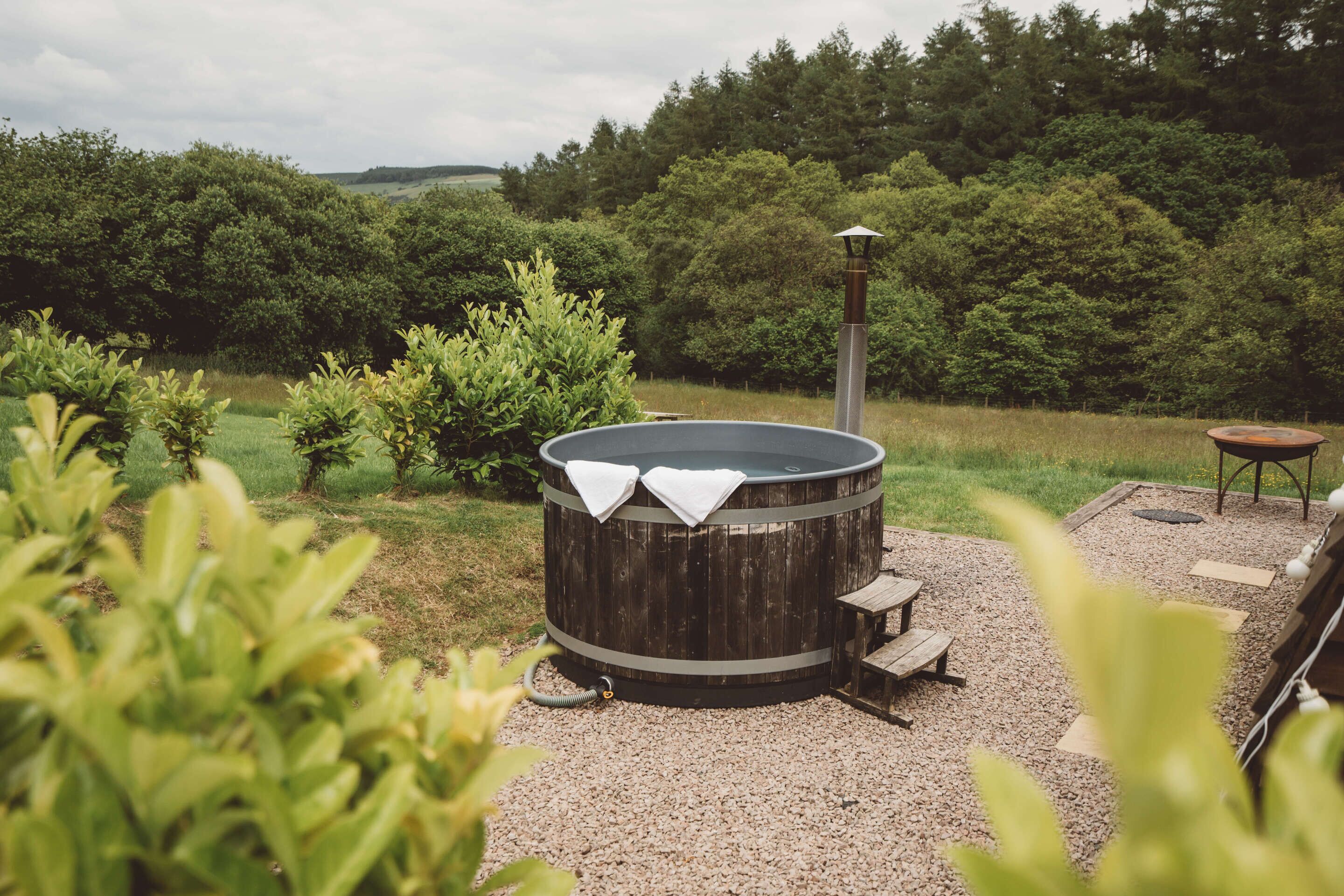 Outdoor spa tub